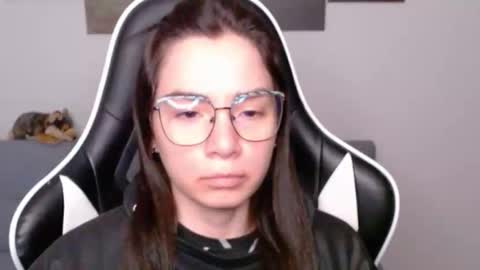 Snapshot of wolfs_daughter chatting on 04.18.26 Alex online show from 04.18.26