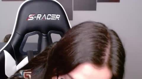 Snapshot of wolfs_daughter chatting on 04.21.26 Alex online show from 04.21.26