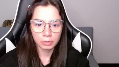 Snapshot of wolfs_daughter chatting on 04.23.26 Alex online show from 04.23.26
