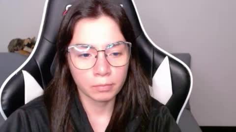 Snapshot of wolfs_daughter chatting on 04.28.26 Alex online show from 04.28.26
