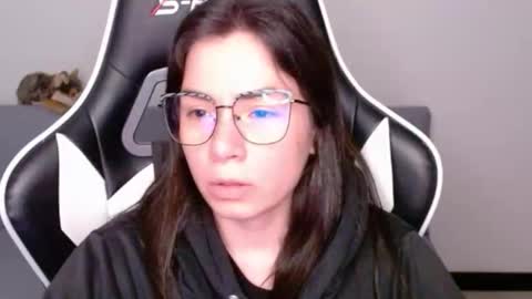 Snapshot of wolfs_daughter chatting on 04.28.26 Alex online show from 04.28.26