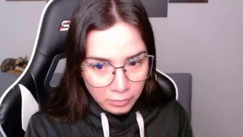 Snapshot of wolfs_daughter chatting on 05.01.26 Alex online show from 05.01.26