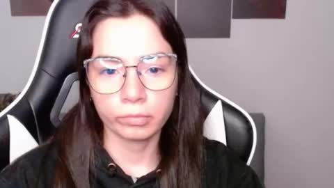 Snapshot of wolfs_daughter chatting on 05.04.26 Alex online show from 05.04.26