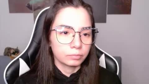 Snapshot of wolfs_daughter chatting on 05.10.26 Alex online show from 05.10.26