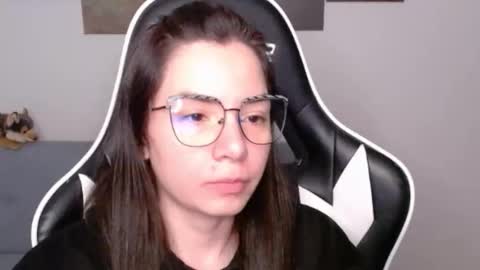 Snapshot of wolfs_daughter chatting on 05.15.26 Alex online show from 05.15.26