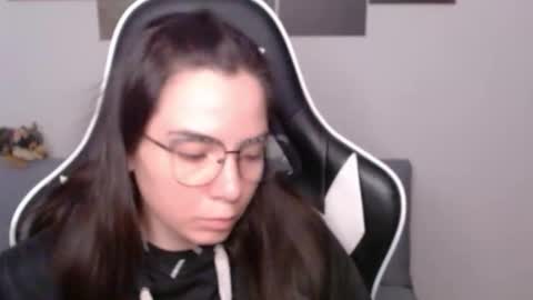 Snapshot of wolfs_daughter chatting on 05.18.26 Alex online show from 05.18.26