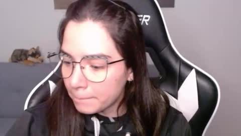 Snapshot of wolfs_daughter chatting on 05.18.26 Alex online show from 05.18.26