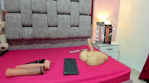 wonderkloe_ online show from 12.14.25