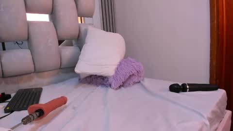 wonderkloe_ online show from 04.27.26