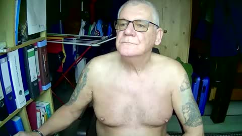 Snapshot of wonneprop10 chatting on 12.18.25 Always Horny online show from 12.18.25