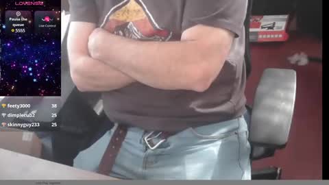 Snapshot of woodworker6473 chatting on 01.12.25 woodworker6473 online show from 01.12.25