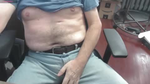 Snapshot of woodworker6473 chatting on 09.30.25 woodworker6473 online show from 09.30.25