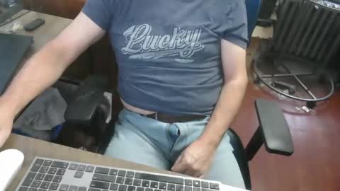 Snapshot of woodworker6473 chatting on 03.03.26 woodworker6473 online show from 03.03.26