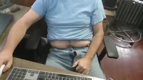 Snapshot of woodworker6473 chatting on 03.05.26 woodworker6473 online show from 03.05.26