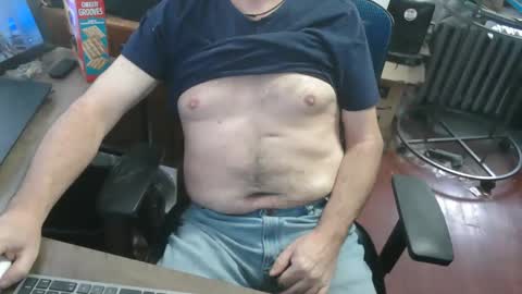 Snapshot of woodworker6473 chatting on 03.06.26 woodworker6473 online show from 03.06.26