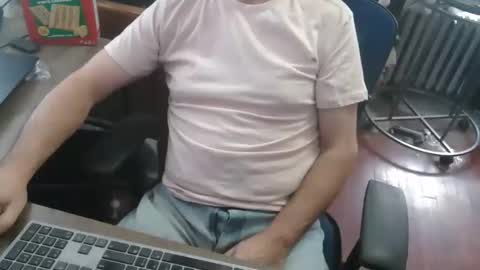 Snapshot of woodworker6473 chatting on 03.17.26 woodworker6473 online show from 03.17.26