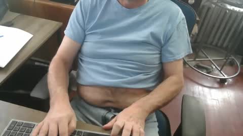 Snapshot of woodworker6473 chatting on 03.26.26 woodworker6473 online show from 03.26.26