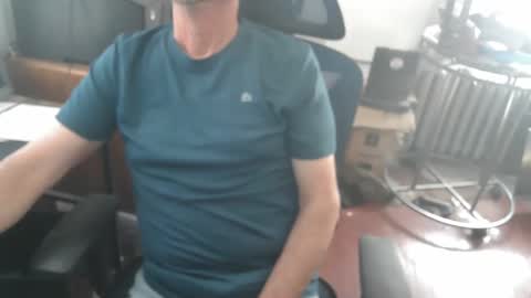 Snapshot of woodworker6473 chatting on 04.09.26 woodworker6473 online show from 04.09.26