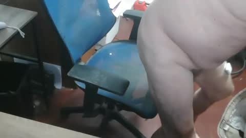 Snapshot of woodworker6473 chatting on 04.14.26 woodworker6473 online show from 04.14.26