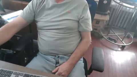 Snapshot of woodworker6473 chatting on 04.21.26 woodworker6473 online show from 04.21.26
