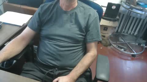 Snapshot of woodworker6473 chatting on 04.26.26 woodworker6473 online show from 04.26.26