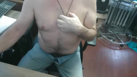 Snapshot of woodworker6473 chatting on 05.12.26 woodworker6473 online show from 05.12.26