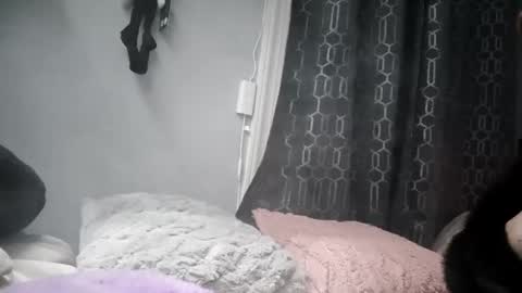 woofwolfxix online show from 11.24.25