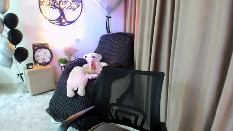Snapshot of worldofkim chatting on 04.01.26 dudetta Kim online show from 04.01.26