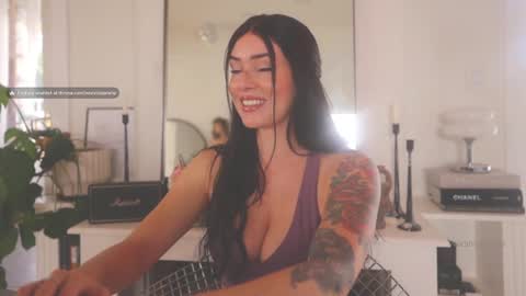 Snapshot of worshipbrielle chatting on 02.20.25 Brielle online show from 02.20.25