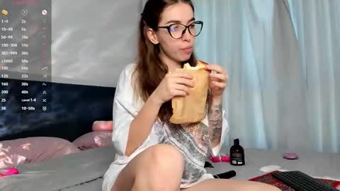 Hey Im Lina See you 12am - 6am GMT  3 online show from 02.03.26