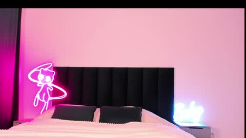 Snapshot of wowlovie666 chatting on 02.11.25 Emi online show from 02.11.25