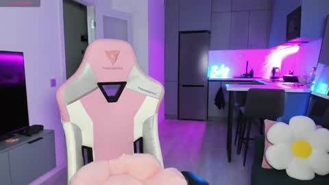 Snapshot of wowlovie666 chatting on 10.05.25 Emi online show from 10.05.25