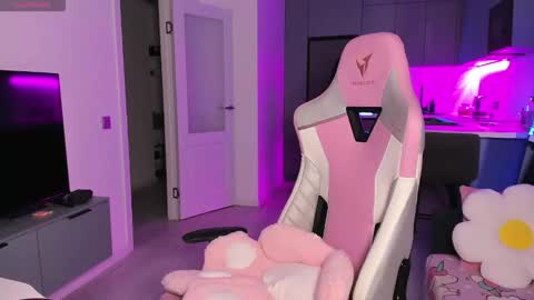 Snapshot of wowlovie666 chatting on 10.10.25 Emi online show from 10.10.25