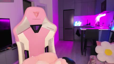 Snapshot of wowlovie666 chatting on 10.30.25 Emi online show from 10.30.25