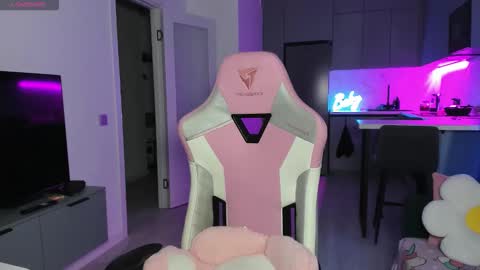 Snapshot of wowlovie666 chatting on 10.31.25 Emi online show from 10.31.25