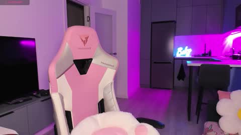 Snapshot of wowlovie666 chatting on 11.05.25 Emi online show from 11.05.25