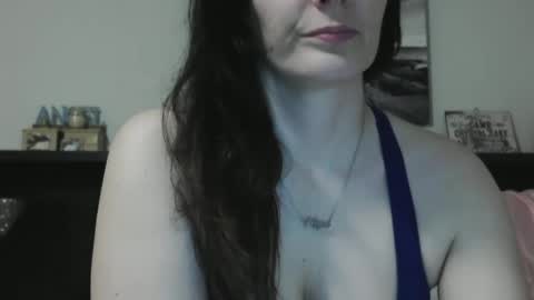 Snapshot of wrenleigh chatting on 02.14.25 Crystal Lake online show from 02.14.25