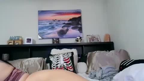 Snapshot of wrenleigh chatting on 09.18.25 Crystal Lake online show from 09.18.25