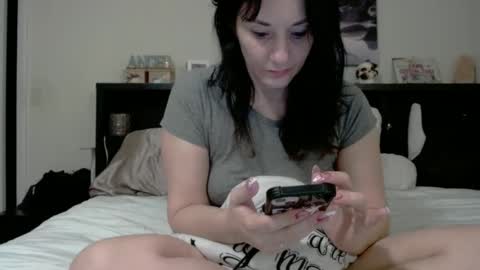 Snapshot of wrenleigh chatting on 10.03.25 Crystal Lake online show from 10.03.25