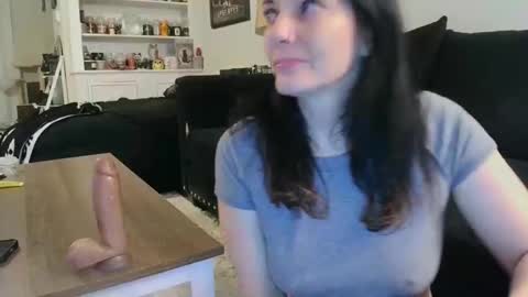 Snapshot of wrenleigh chatting on 10.10.25 Crystal Lake online show from 10.10.25