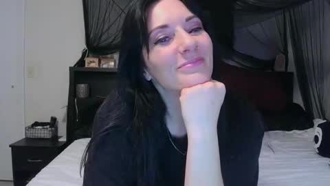 Snapshot of wrenleigh chatting on 05.02.26 Crystal Lake online show from 05.02.26