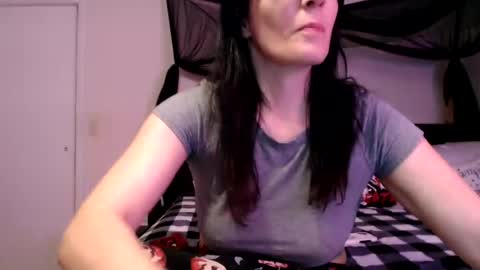 Snapshot of wrenleigh chatting on 06.22.26 Crystal Lake online show from 06.22.26