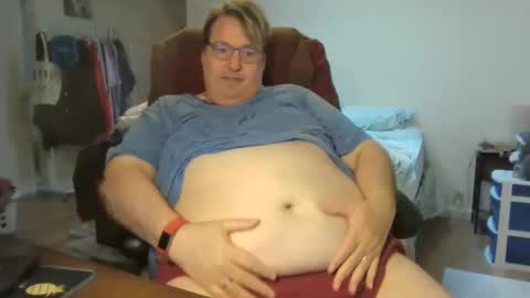 Snapshot of wrenval chatting on 12.20.24 Wren Valentino online show from 12.20.24