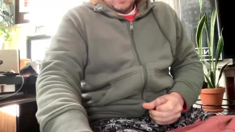 Snapshot of wucious chatting on 01.04.25 wucious online show from 01.04.25