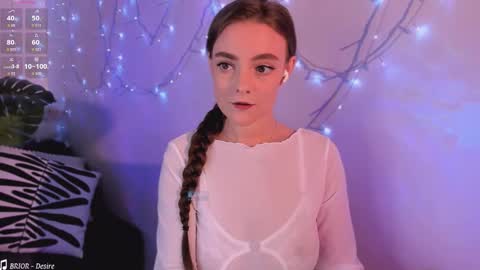 Snapshot of wxiuixw chatting on 10.08.25 Sonya online show from 10.08.25