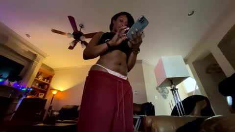 Snapshot of wynterheat chatting on 03.08.25 Wynter Heat online show from 03.08.25