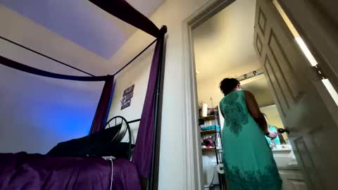 Snapshot of wynterheat chatting on 03.12.25 Wynter Heat online show from 03.12.25