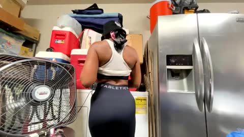 Snapshot of wynterheat chatting on 09.18.25 Wynter Heat online show from 09.18.25