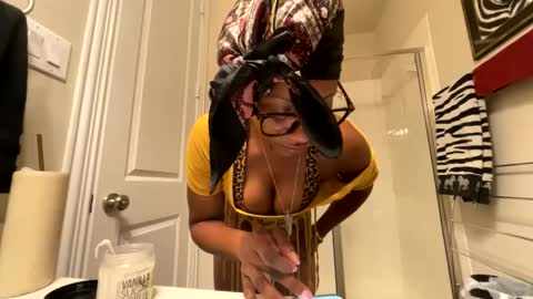 Snapshot of wynterheat chatting on 09.20.25 Wynter Heat online show from 09.20.25