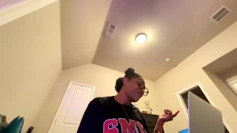 Snapshot of wynterheat chatting on 10.26.25 Wynter Heat online show from 10.26.25